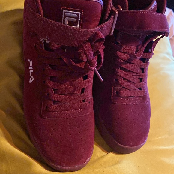 Size 7 1/2 Fila - Picture 2 of 5